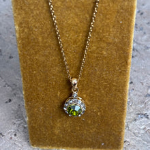 Ladda bild till bildvisaren Vintage Necklace Olivine (Nr.228)