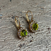 Ladda bild till bildvisaren Vintage Earring Olivine (No.228)