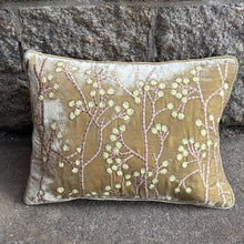 Ladda bild till bildvisaren Cushion Embroidery Berries Silver Green 30x40cm
