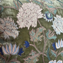 Ladda bild till bildvisaren Cushion Deluxe Milva Light Green 40x40cm