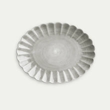 Ladda bild till bildvisaren Oyster Oval Plate 35x30cm - Grå