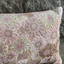 Ladda bild till bildvisaren Cushion Anouk Rose Quartz 30x50cm