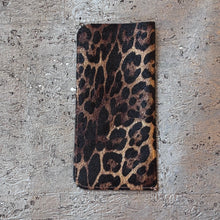 Ladda bild till bildvisaren Glasses Case - Leopard