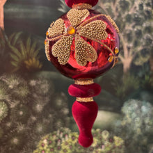 Ladda bild till bildvisaren Glass Ornament Red/Gold 20cm
