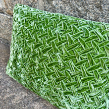 Ladda bild till bildvisaren Cushion Deluxe Basket Weave Emerald 30x40cm