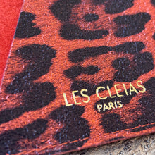 Ladda bild till bildvisaren Passport Case - Red Leodpard