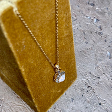 Ladda bild till bildvisaren Vintage Necklace Milky Light Rose