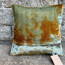 Ladda bild till bildvisaren Cushion Deluxe MME Bovary Embroidery Shaded Lake 40x40cm