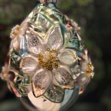 Ladda bild till bildvisaren Shiny Velvet Glass Ball