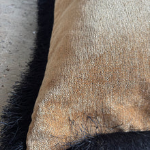 Ladda bild till bildvisaren Cushion Fringe Gold