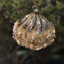 Ladda bild till bildvisaren Antique Whirl Glass Ball Silver