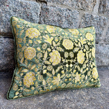 Ladda bild till bildvisaren Cushion Deluxe Embroidery Tiana Light Green 30x40cm