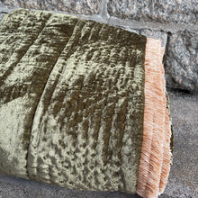 Ladda bild till bildvisaren Throw New Olive/Beige Fr. 130x170cm