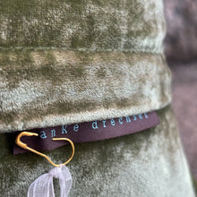 Ladda bild till bildvisaren Cushion Deluxe Milva Light Green 40x40cm