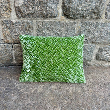 Ladda bild till bildvisaren Cushion Deluxe Basket Weave Emerald 30x40cm