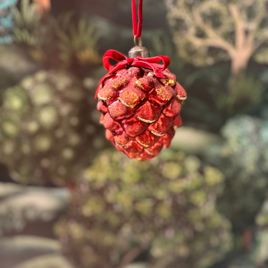 Glass Cone Antique Shiny Red 9cm