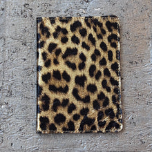Ladda bild till bildvisaren Passport Case - Leodpard