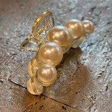Ladda bild till bildvisaren Hårklämma Pearls White
