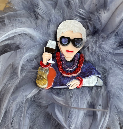 Brosch Iris Apfel w. Wine