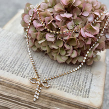 Ladda bild till bildvisaren Caprice Bow Necklace