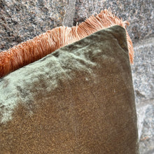 Ladda bild till bildvisaren Cushion Deluxe New Olive Beige Fr 45x45cm