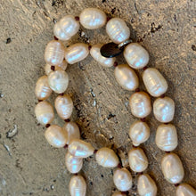 Ladda bild till bildvisaren Necklace Pink Pearls