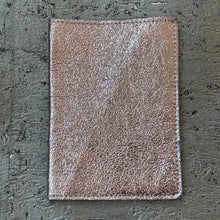 Ladda bild till bildvisaren Passport Case - Rose Gold