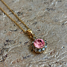 Ladda bild till bildvisaren Vintage Necklace Light Rose (No.223)