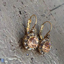 Ladda bild till bildvisaren Vintage Earring Light Peach (No.362)
