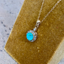 Ladda bild till bildvisaren Vintage Necklace Milky Turquoise