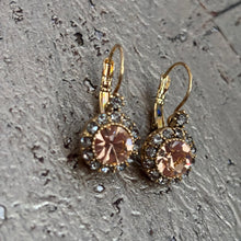 Ladda bild till bildvisaren Vintage Earring Light Peach (No.362)