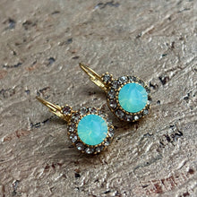 Ladda bild till bildvisaren Vintage Earring Milky Light Green/Blue