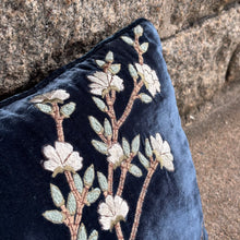 Ladda bild till bildvisaren Cushion Sharon Embroidery Tuileries Opera 30x50cm