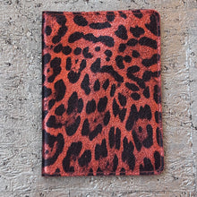 Ladda bild till bildvisaren Passport Case - Red Leodpard