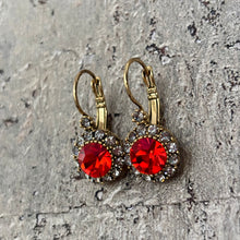 Ladda bild till bildvisaren Vintage Earring Hyacinth (No.236)