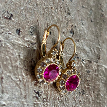 Ladda bild till bildvisaren Vintage Earring Fuchsia (No.502)