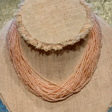 Ladda bild till bildvisaren Necklace Natural Stones Light Pink