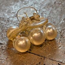 Ladda bild till bildvisaren Hårklämma Pearls White