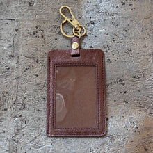 Ladda bild till bildvisaren Luggage Tag - Brown