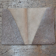 Ladda bild till bildvisaren Passport Case - Silver