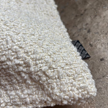 Ladda bild till bildvisaren Cushion Creamy White