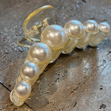 Ladda bild till bildvisaren Hårklämma Pearls White