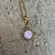 Ladda bild till bildvisaren Vintage Necklace Milky Light Rose