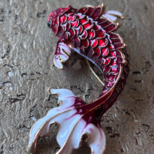 Ladda bild till bildvisaren Brosch Red Fish
