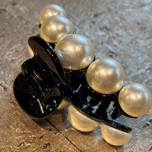 Ladda bild till bildvisaren Hårklämma Pearls Black
