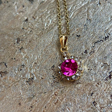 Ladda bild till bildvisaren Vintage Necklace Fuchsia (No. 502)