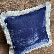 Ladda bild till bildvisaren Cushion Deluxe Cobalt/64 Fr. 27x27cm