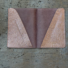 Ladda bild till bildvisaren Passport Case - Rose Gold