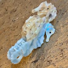 Ladda bild till bildvisaren Hårklämma Sea Horse Beige