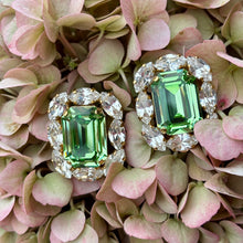 Ladda bild till bildvisaren Caprice Earring Emerald Clips
